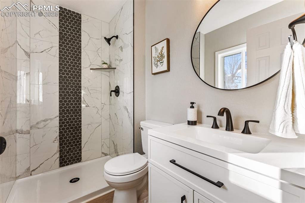 Image 37 of 46: Bathroom