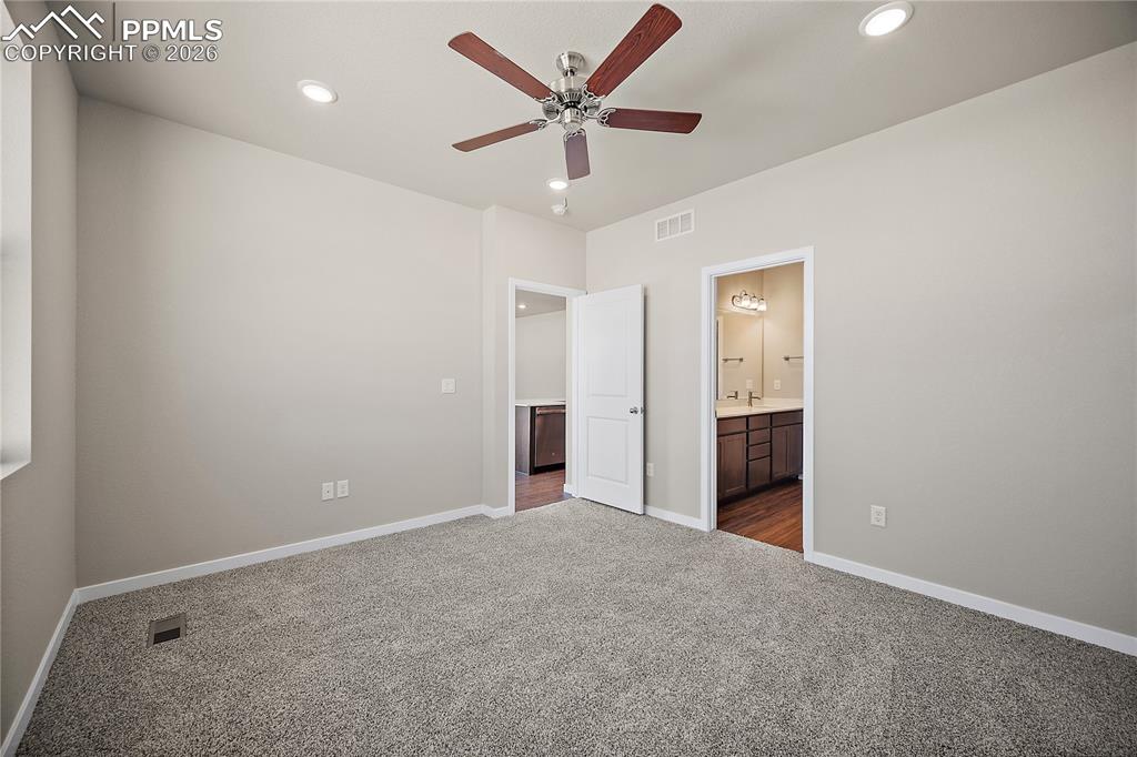 Image 18 of 34: Bedroom