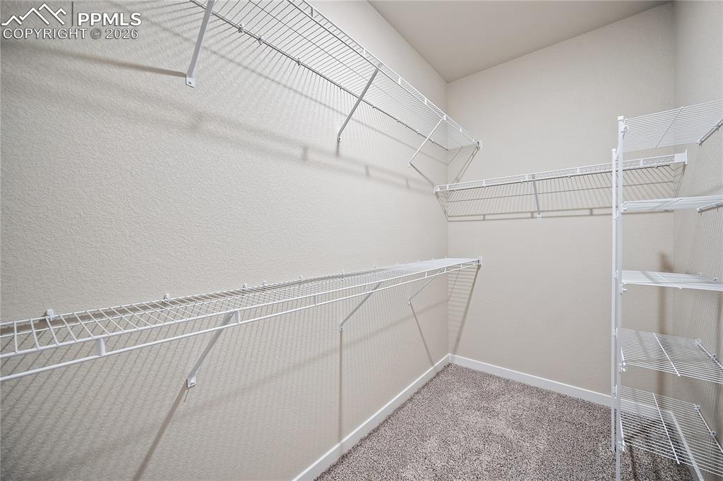 Image 21 of 34: Closet