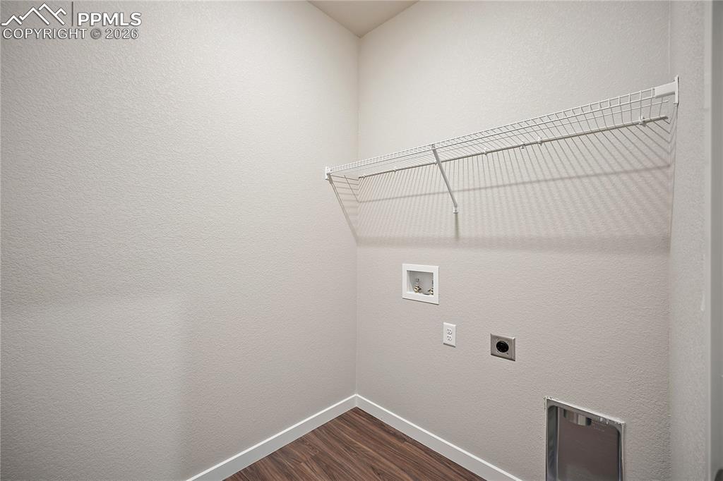 Image 24 of 34: Laundry