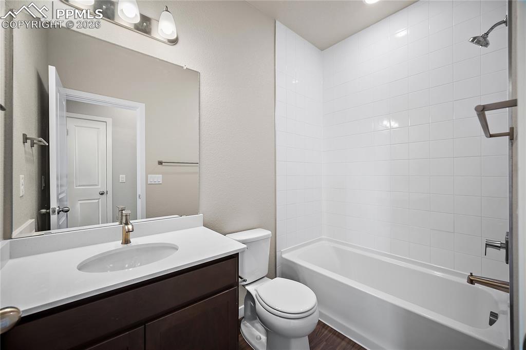 Image 6 of 34: Bathroom