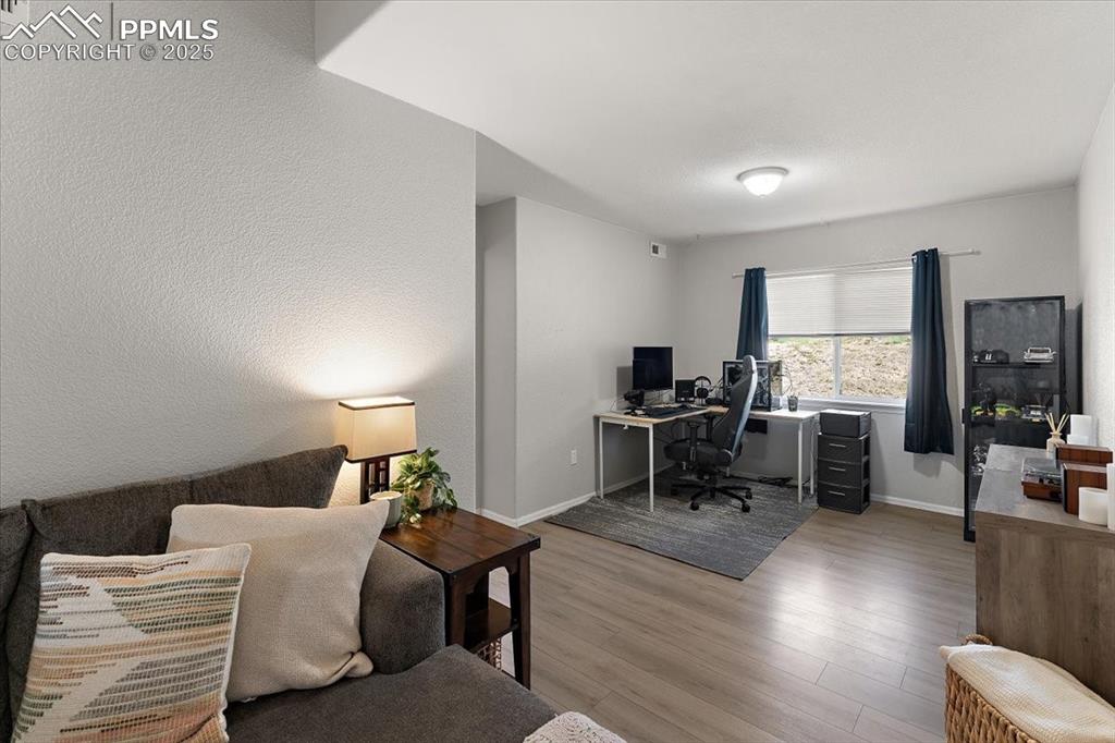 Image 15 of 27: Office