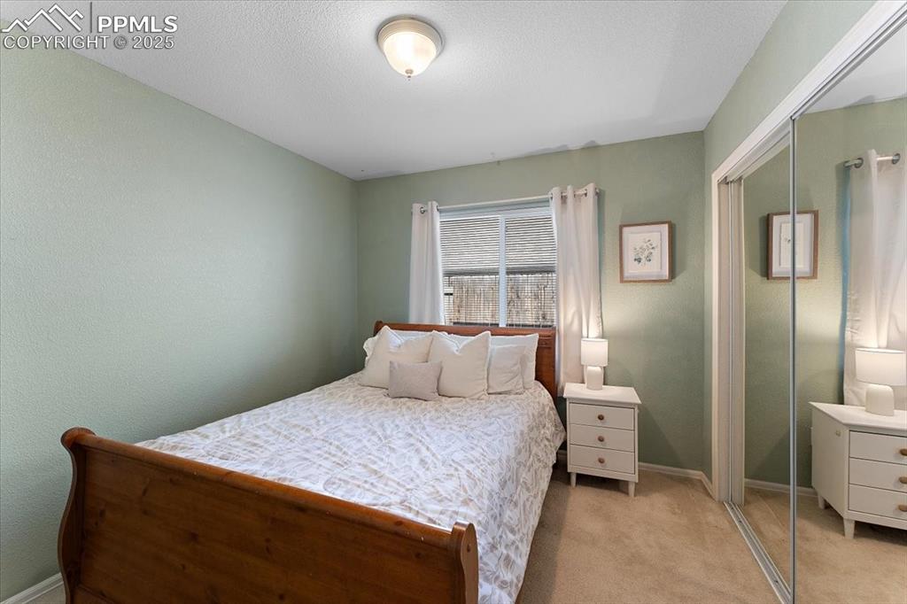 Image 21 of 27: Bedroom