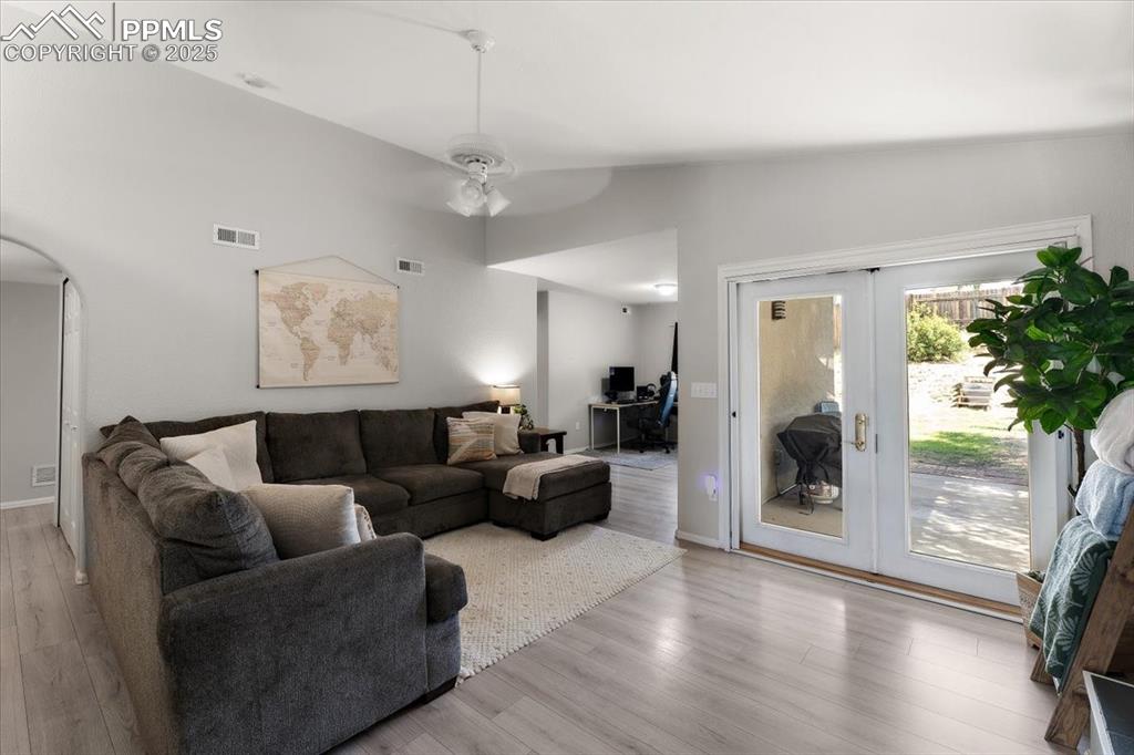 Image 5 of 27: Living Room