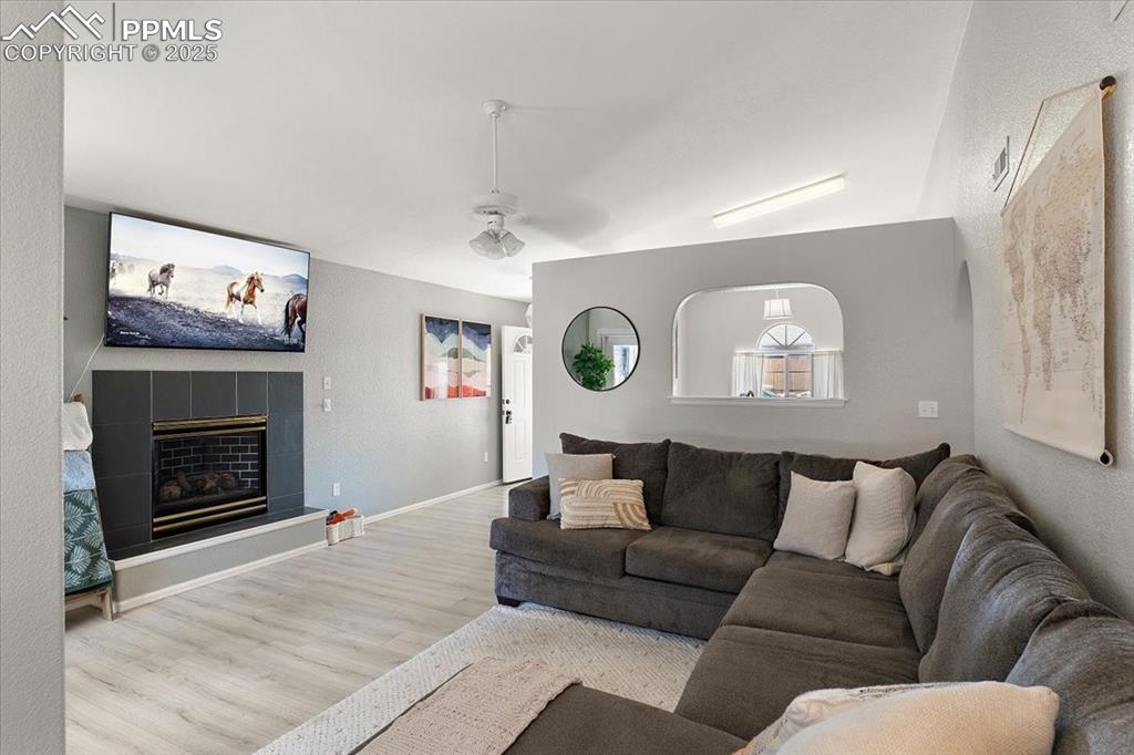 Image 7 of 27: Living Room