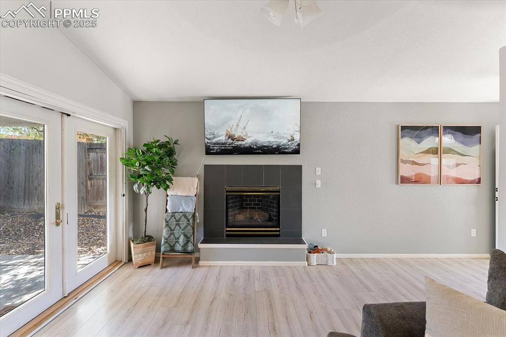 Image 8 of 27: Living Room