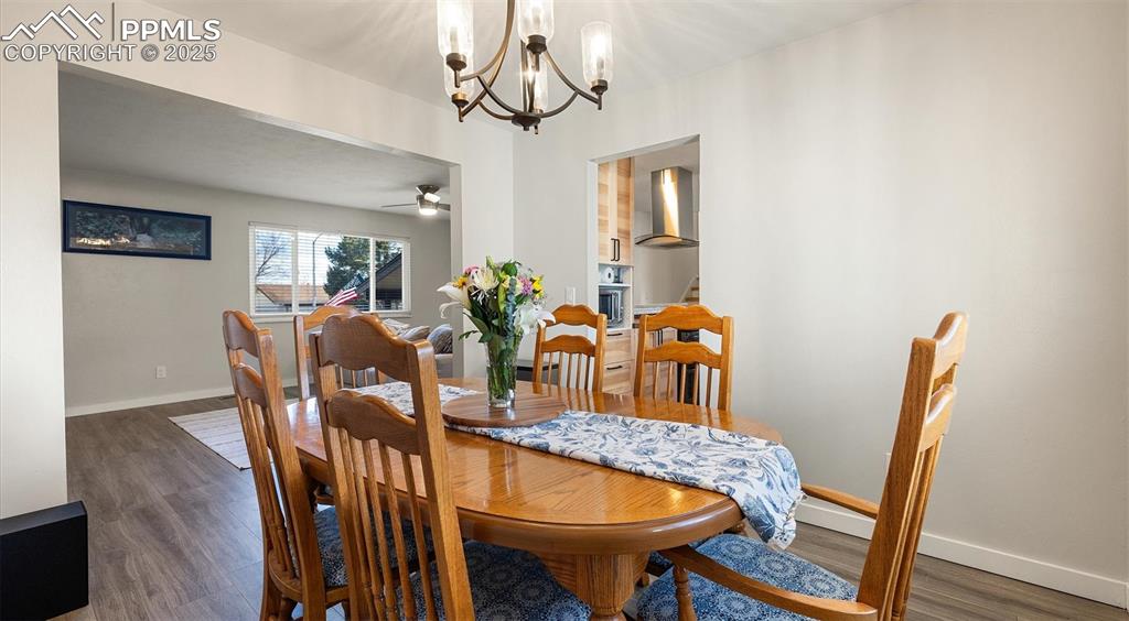 Image 24 of 30: Dining Area