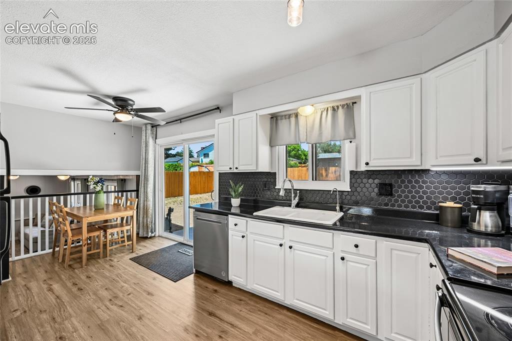 Image 10 of 45: Kitchen