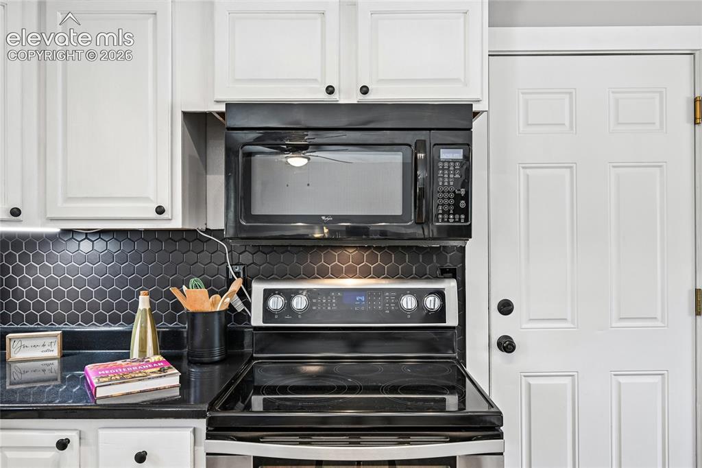 Image 7 of 45: Kitchen