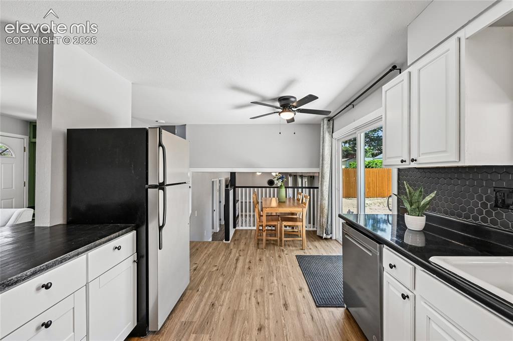 Image 9 of 45: Kitchen