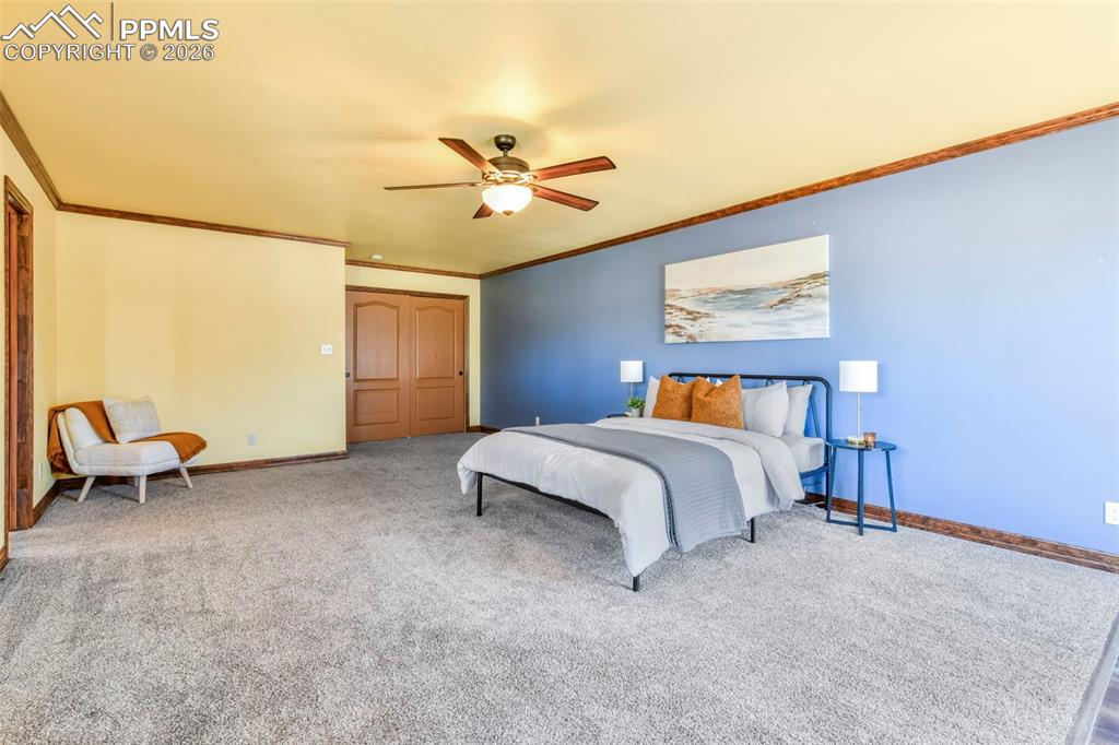 Image 14 of 50: Bedroom