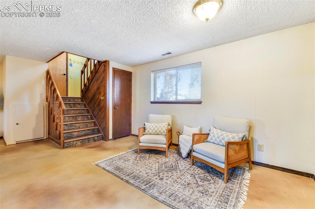 Image 21 of 50: Sitting Room