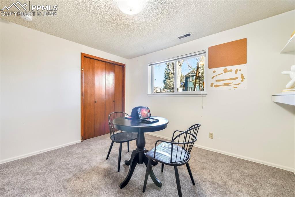 Image 29 of 50: Dining Area