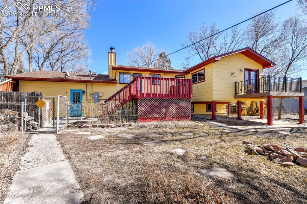 Image 32 of 50: Back of Structure