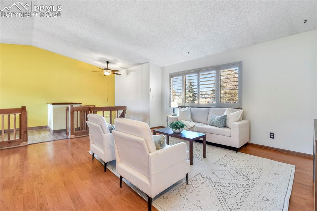 Image 6 of 50: Living Room