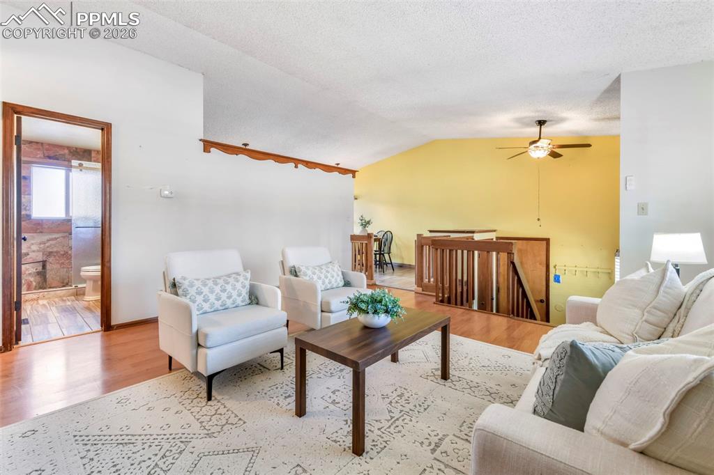 Image 7 of 50: Living Room