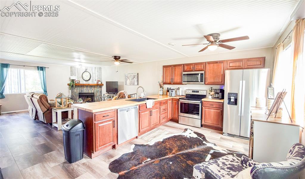 Image 11 of 35: Kitchen