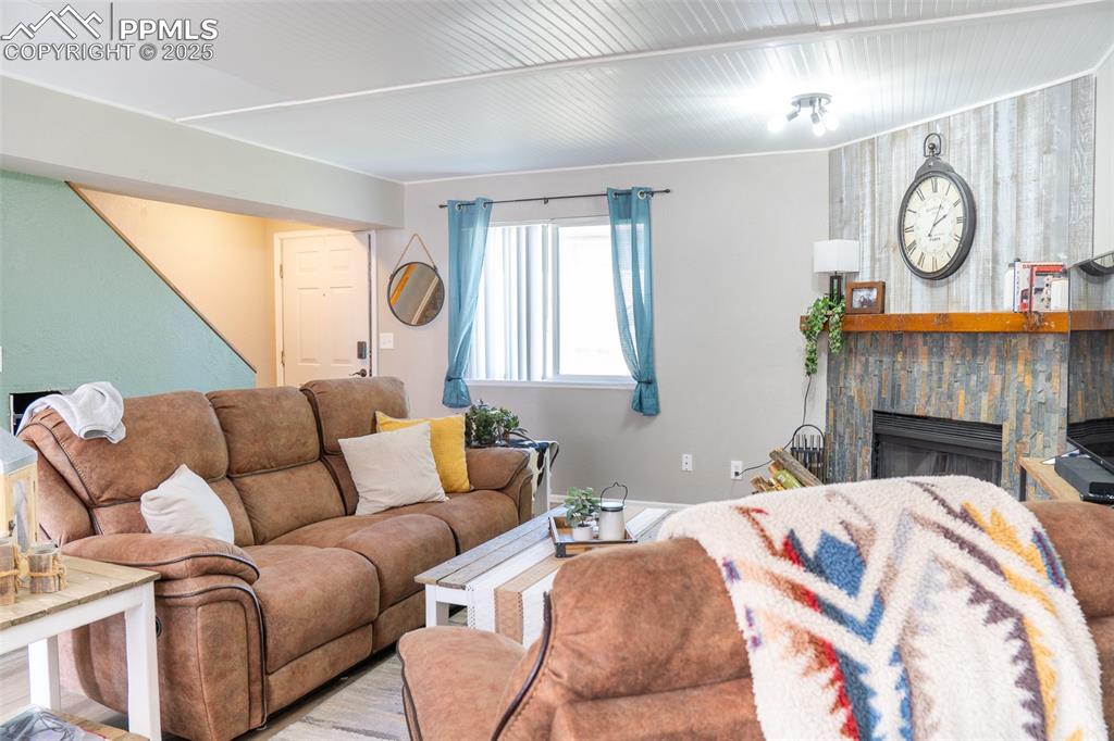 Image 4 of 35: Living Room