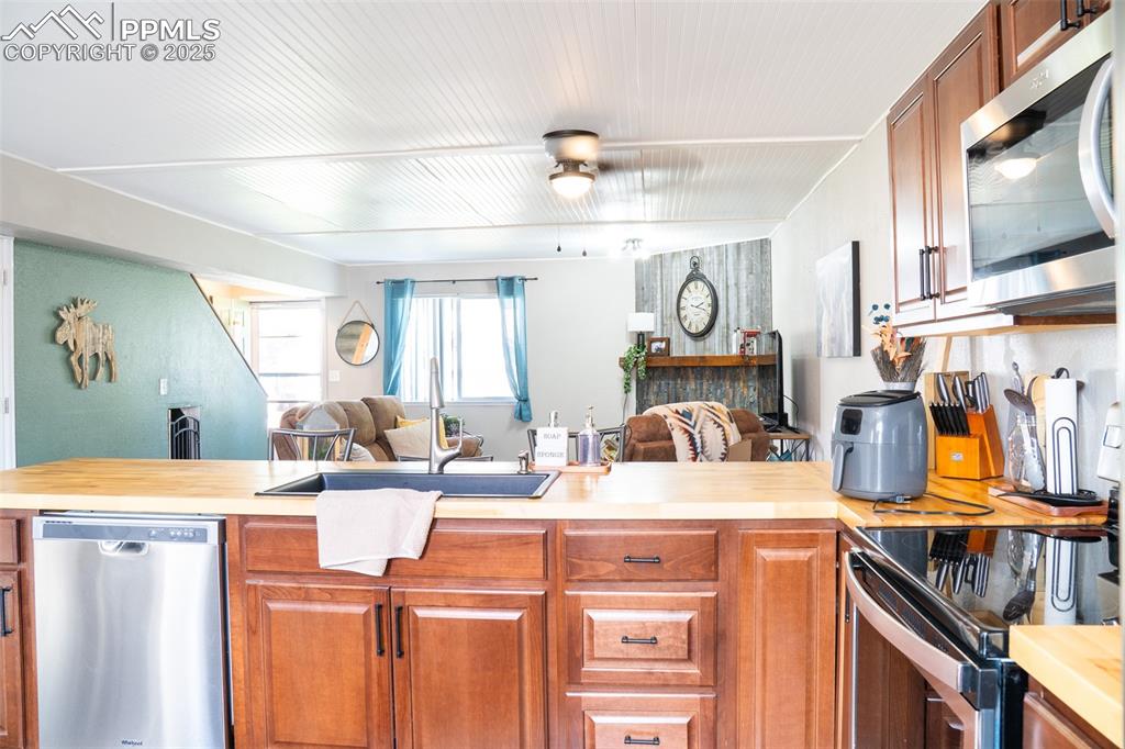 Image 9 of 35: Kitchen