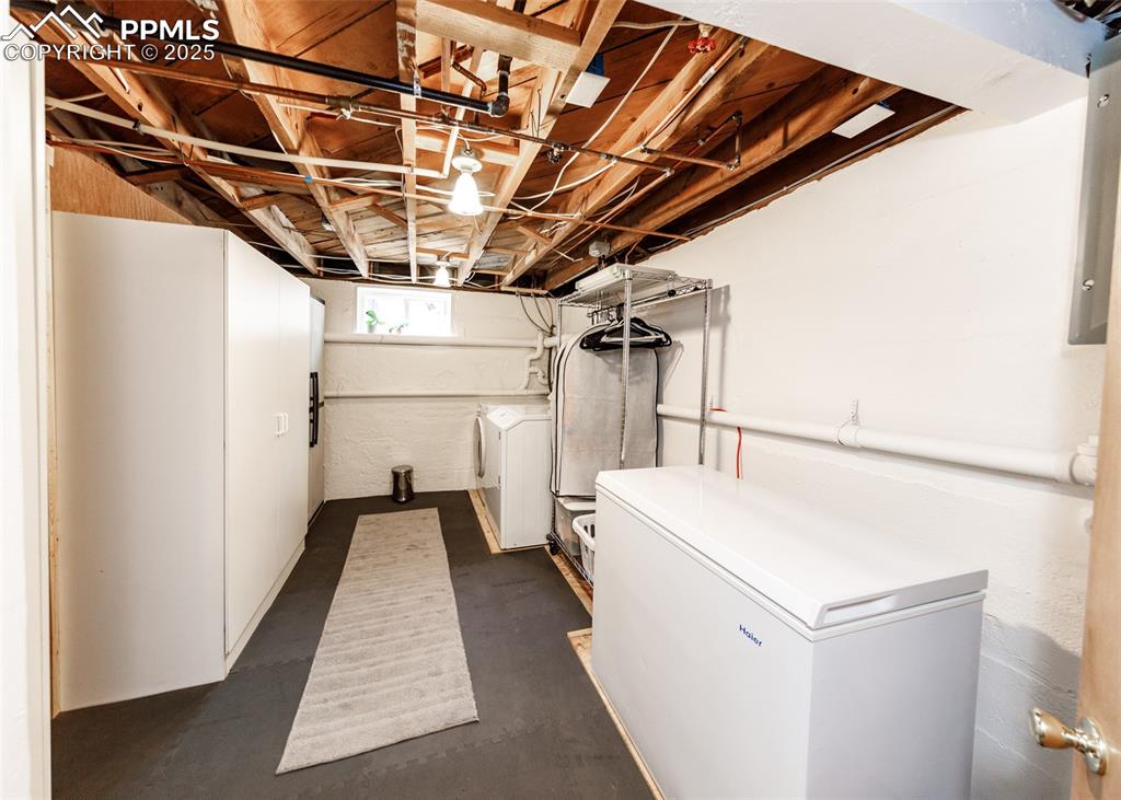 Image 36 of 43: Laundry