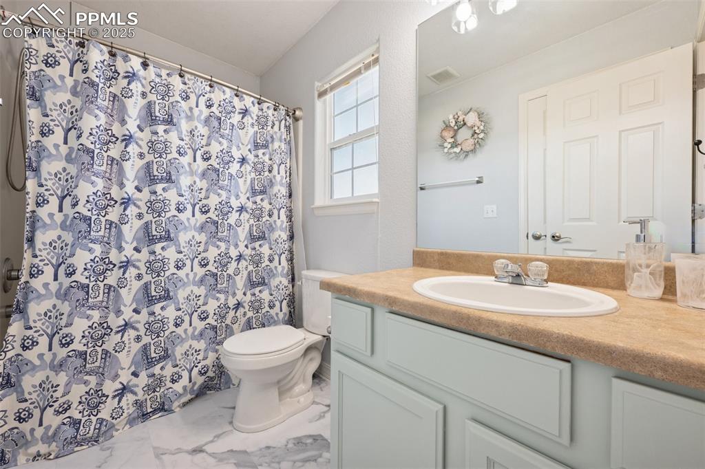 Image 15 of 23: Bathroom