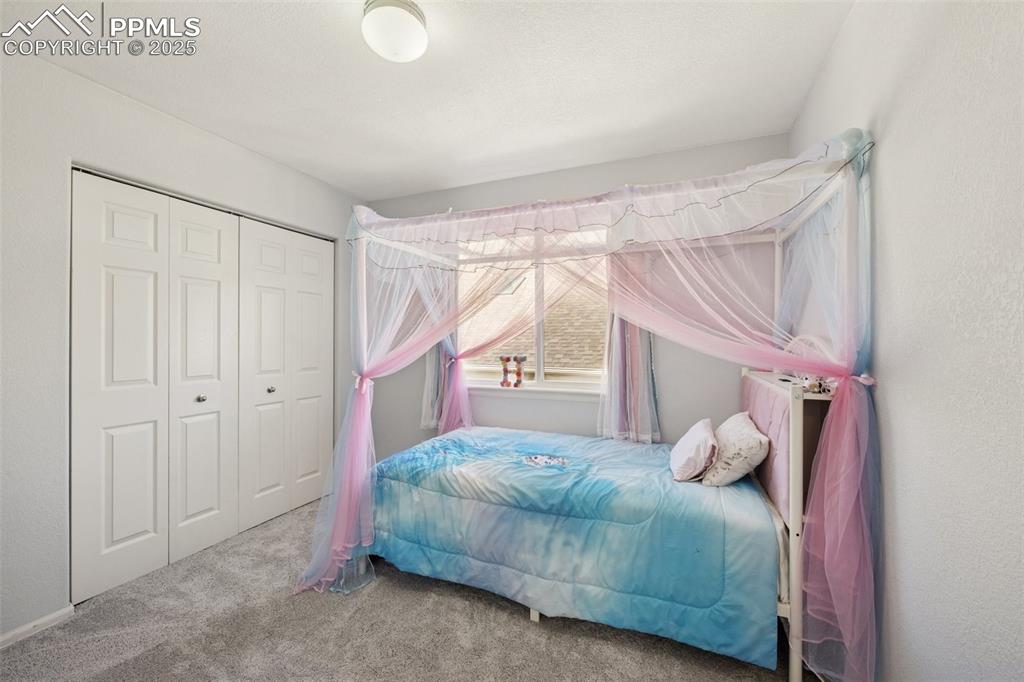 Image 17 of 23: Bedroom