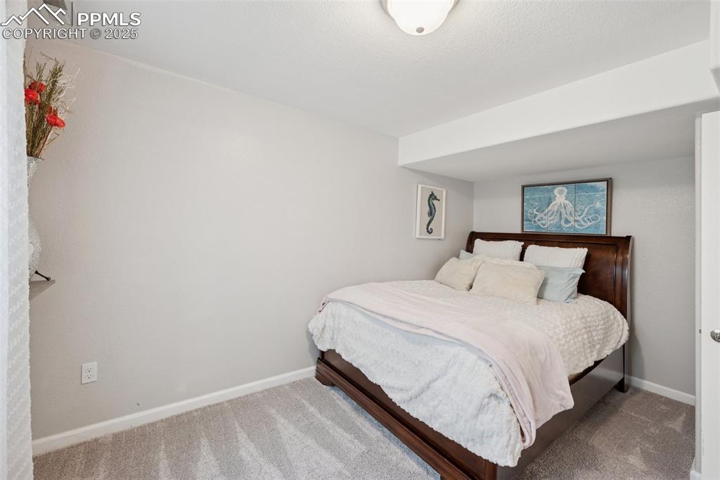 Image 22 of 23: Bedroom