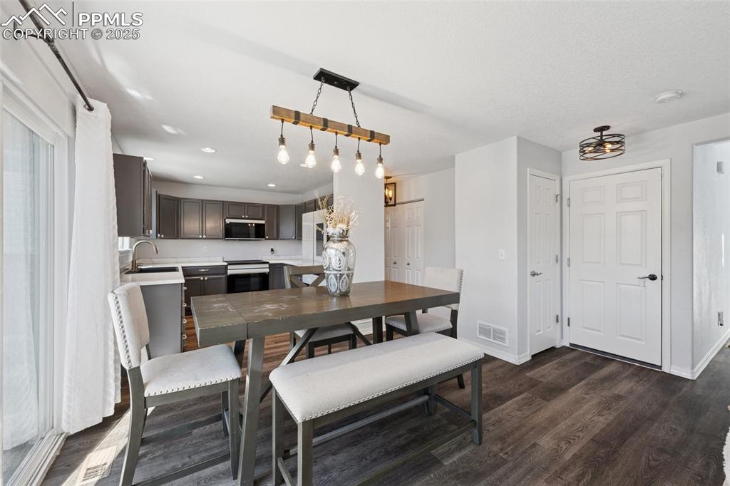 Image 6 of 23: Dining Area