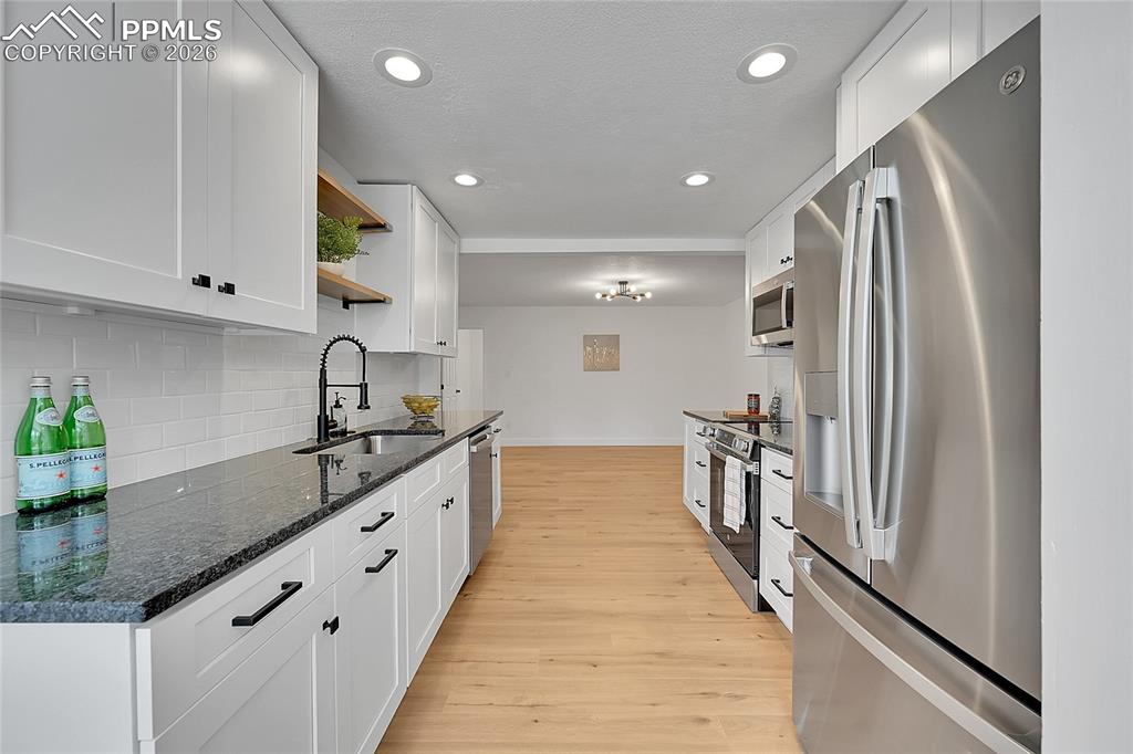 Image 13 of 41: Kitchen