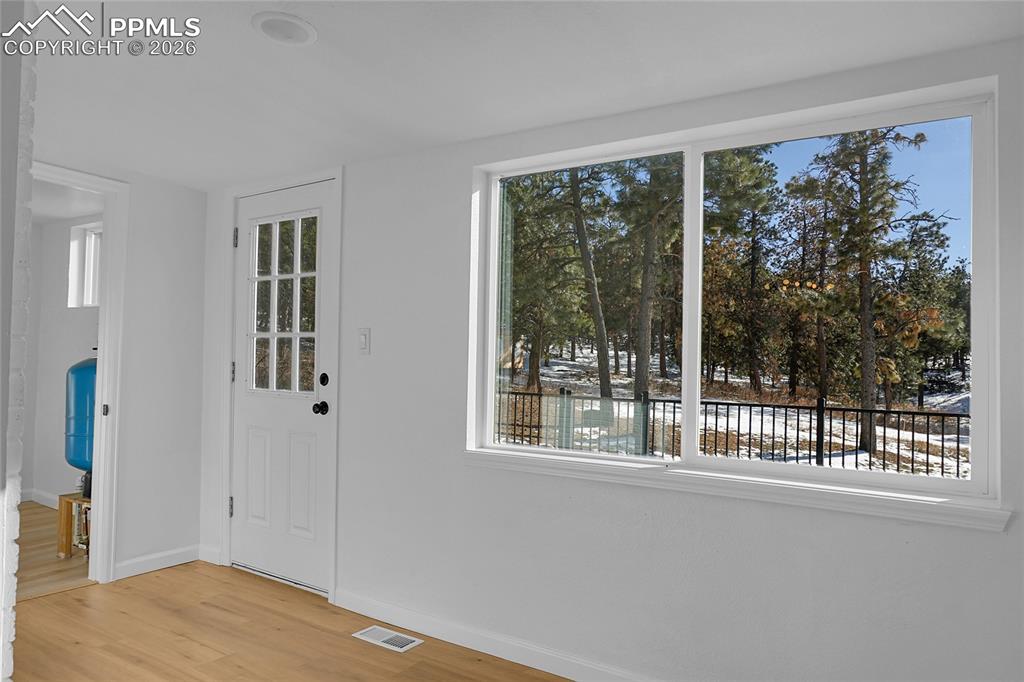 Image 17 of 41: Entry