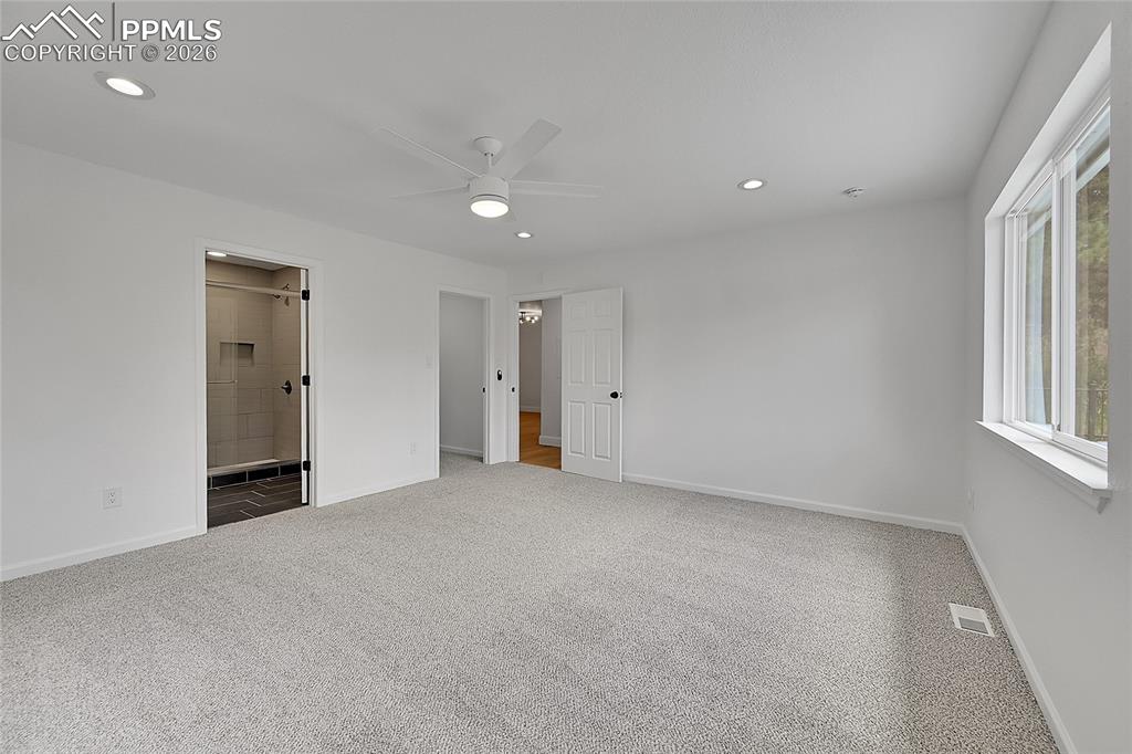 Image 21 of 41: Bedroom