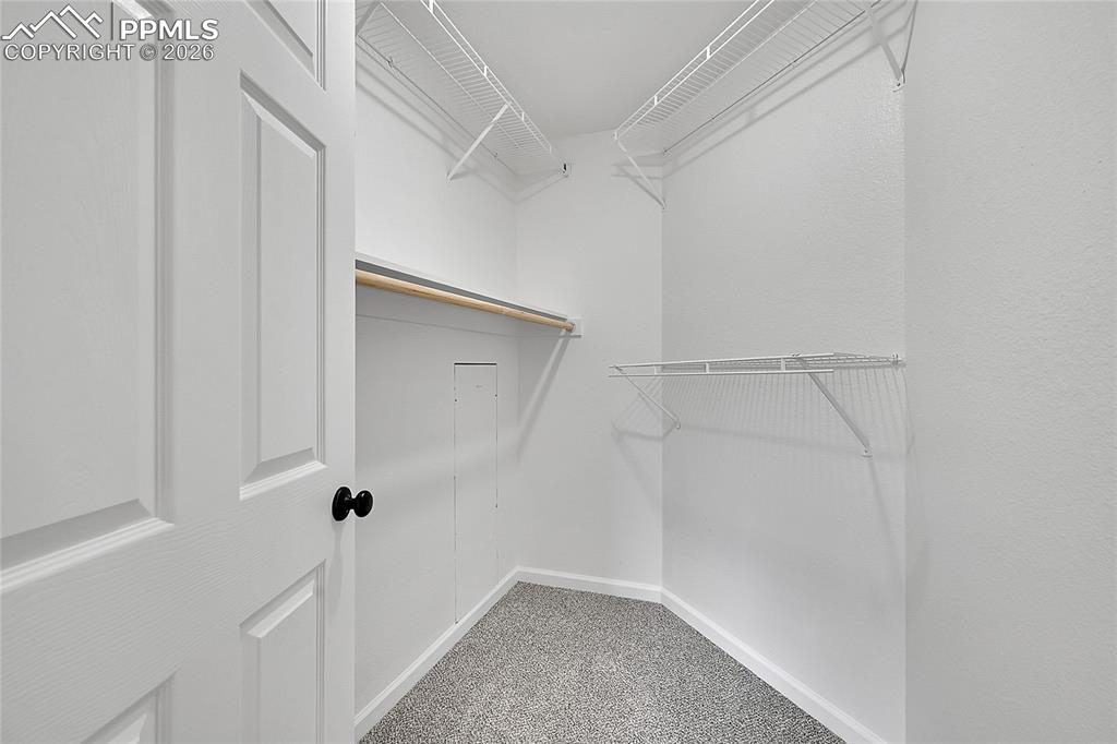 Image 25 of 41: Closet