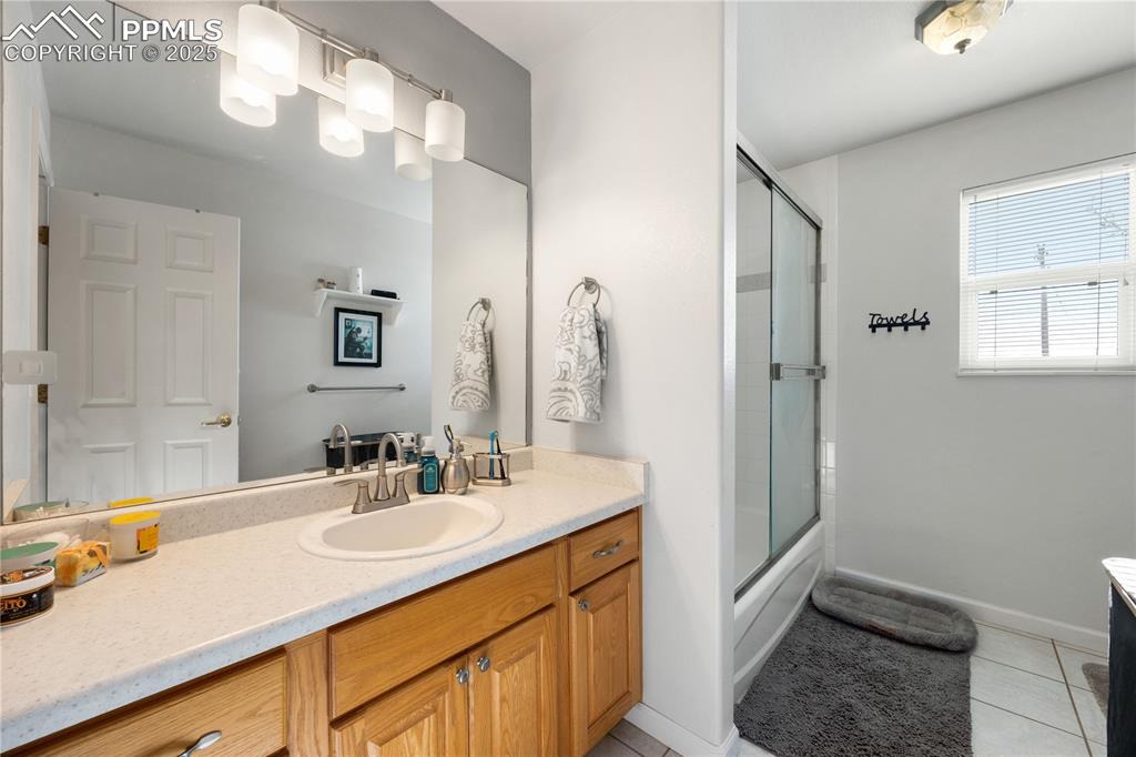 Image 17 of 50: Bathroom