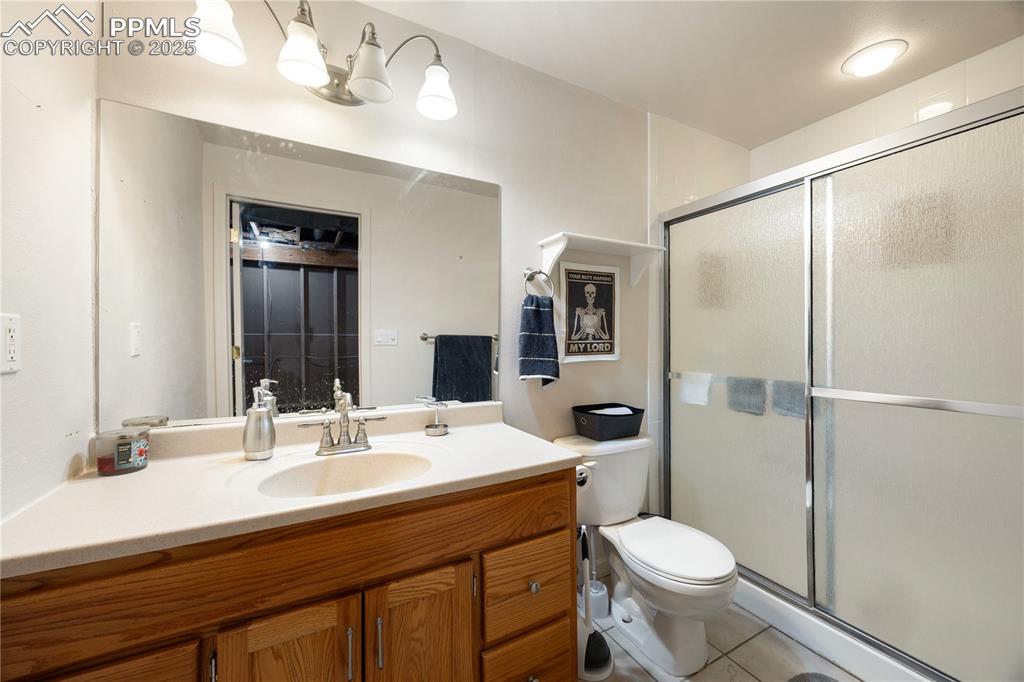 Image 34 of 50: Bathroom