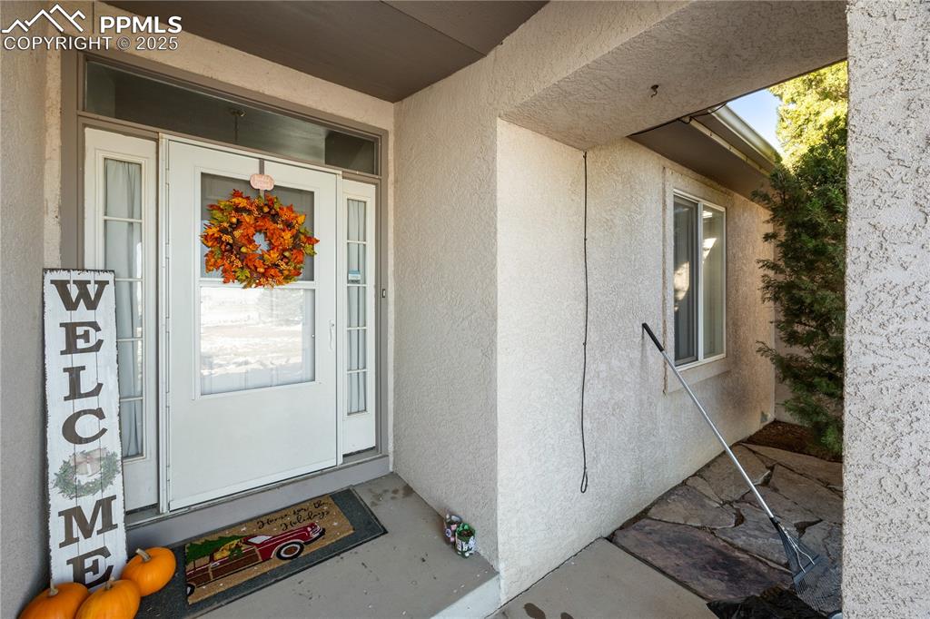 Image 4 of 50: Entry