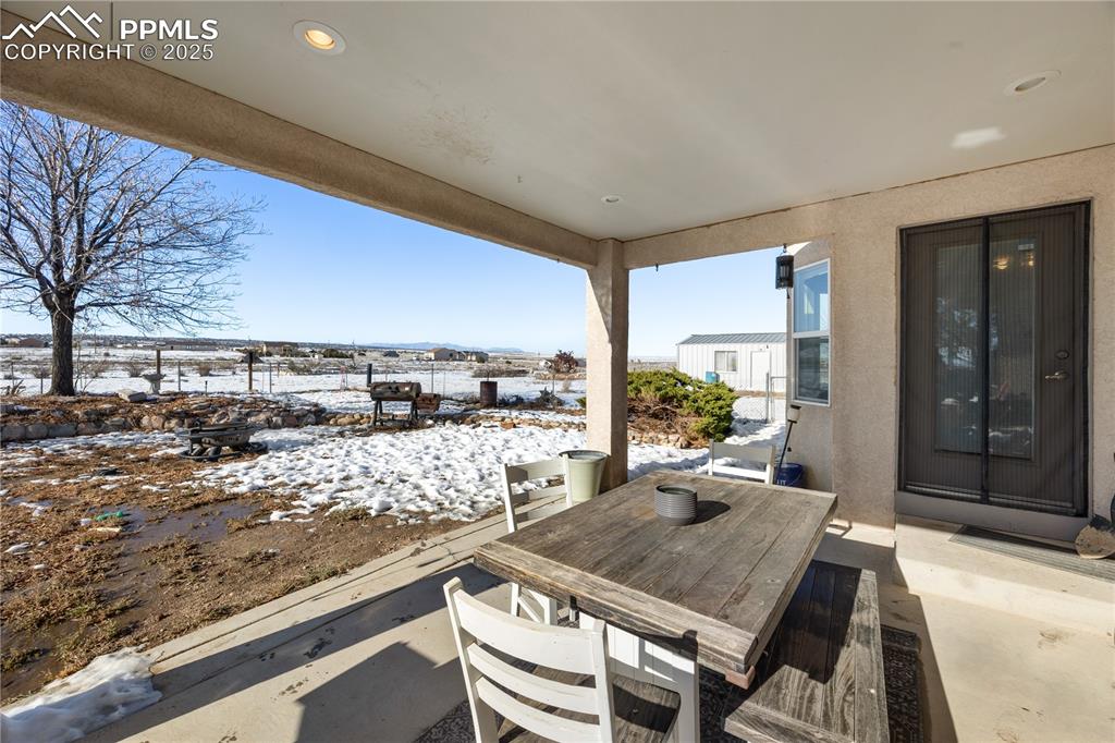 Image 41 of 50: Patio