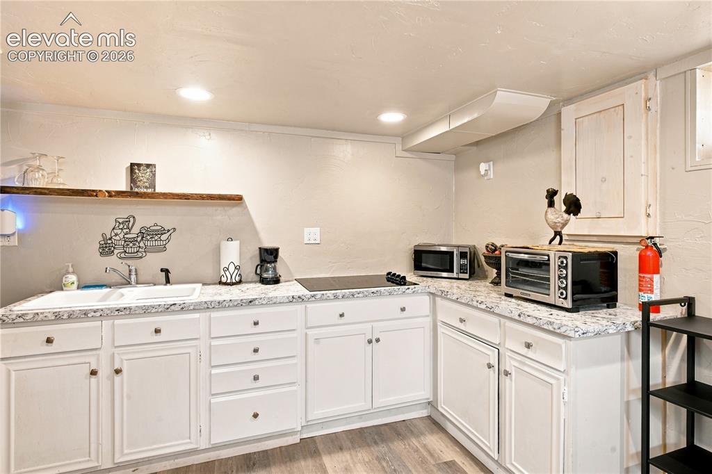 Image 12 of 29: Kitchen