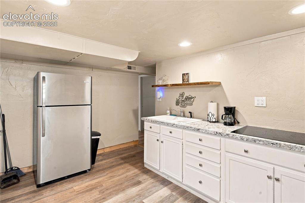 Image 13 of 29: Kitchen