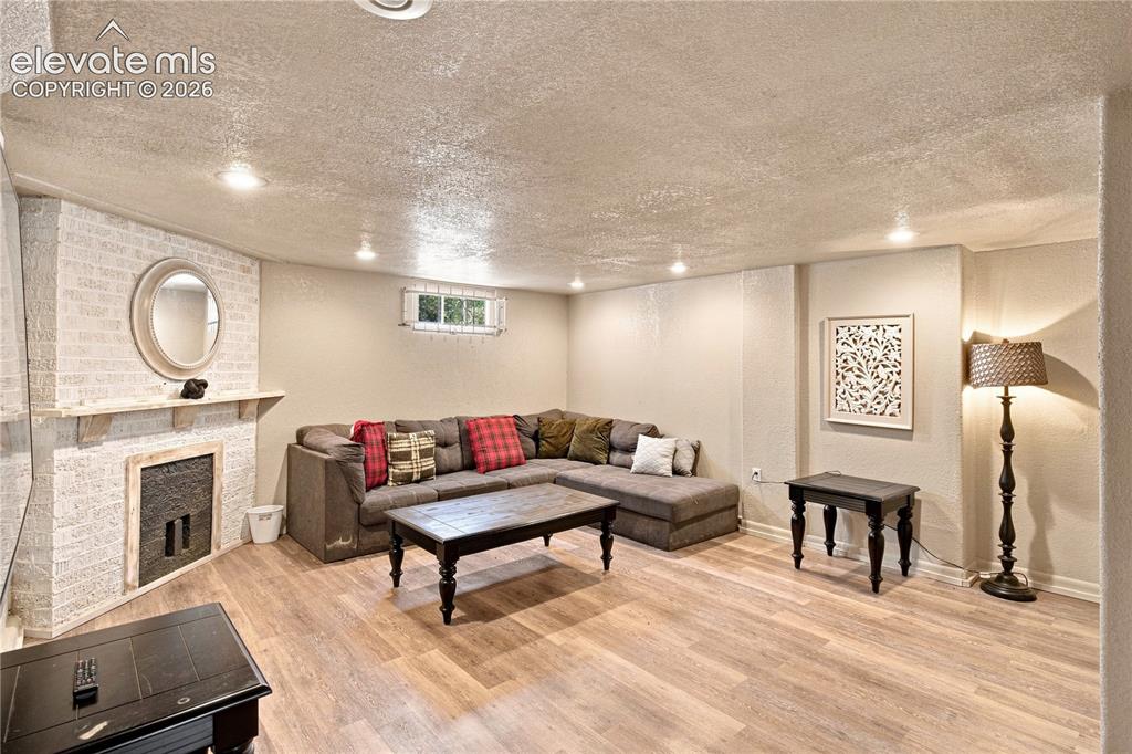 Image 14 of 29: Living Room