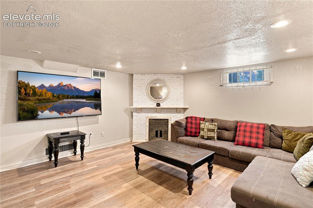 Image 15 of 29: Living Room
