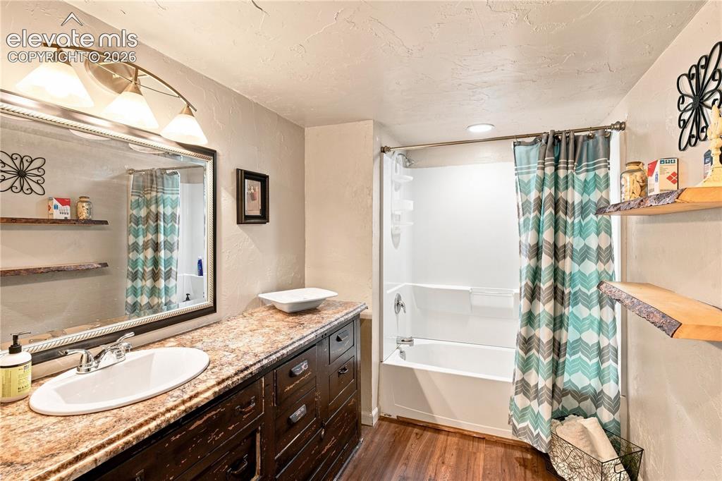 Image 21 of 29: Bathroom