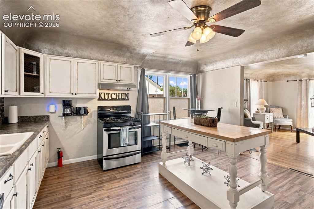 Image 6 of 29: Kitchen