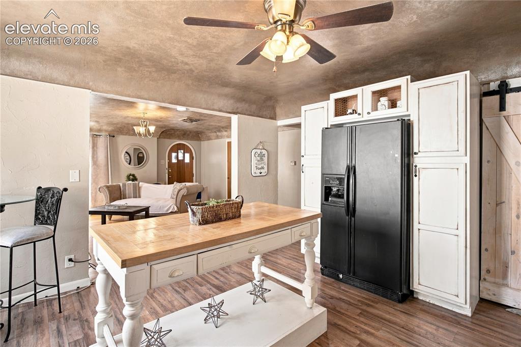 Image 7 of 29: Kitchen