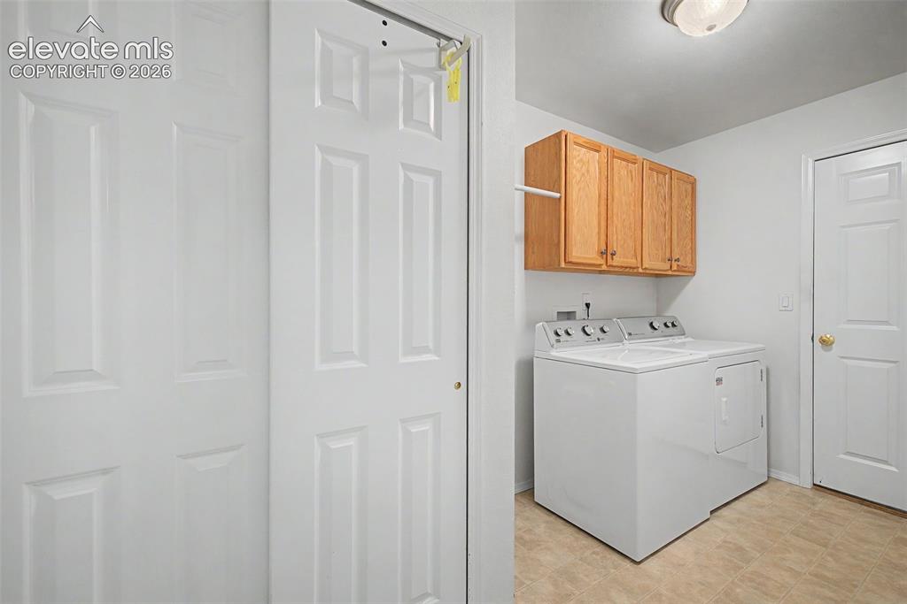 Image 36 of 49: Laundry room