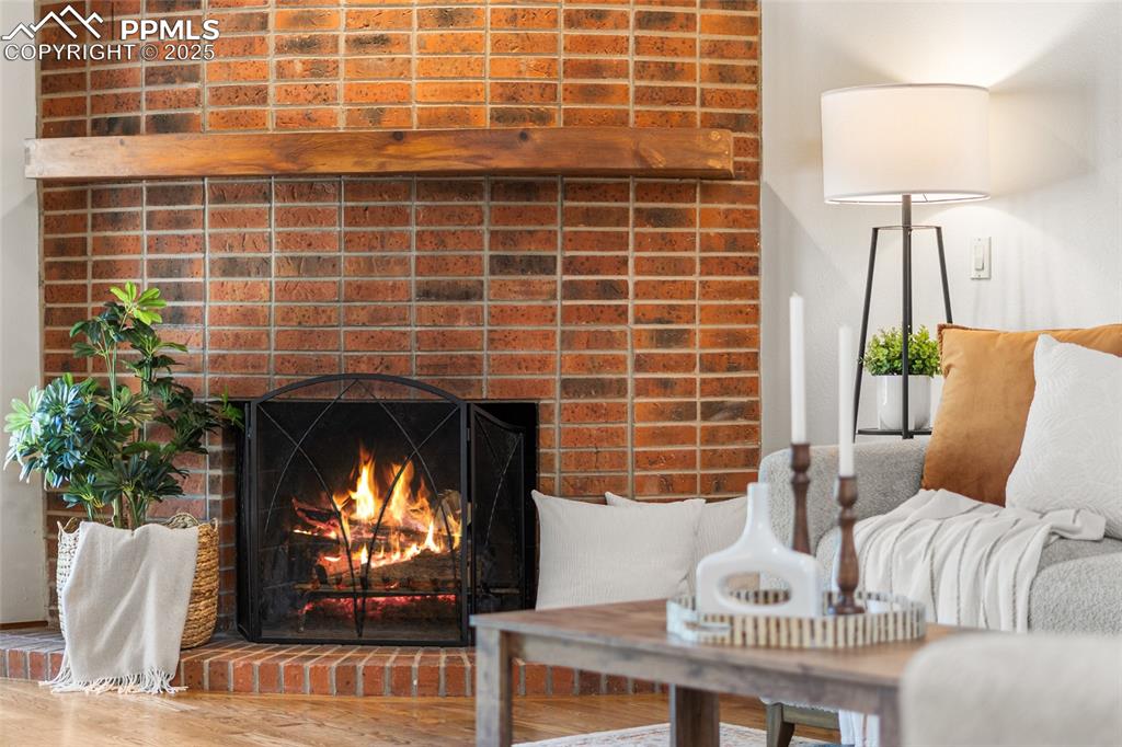 Image 14 of 36: Living Room