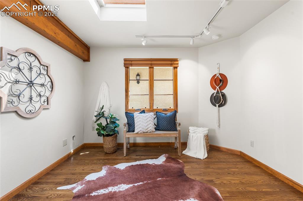 Image 26 of 36: Sitting Room