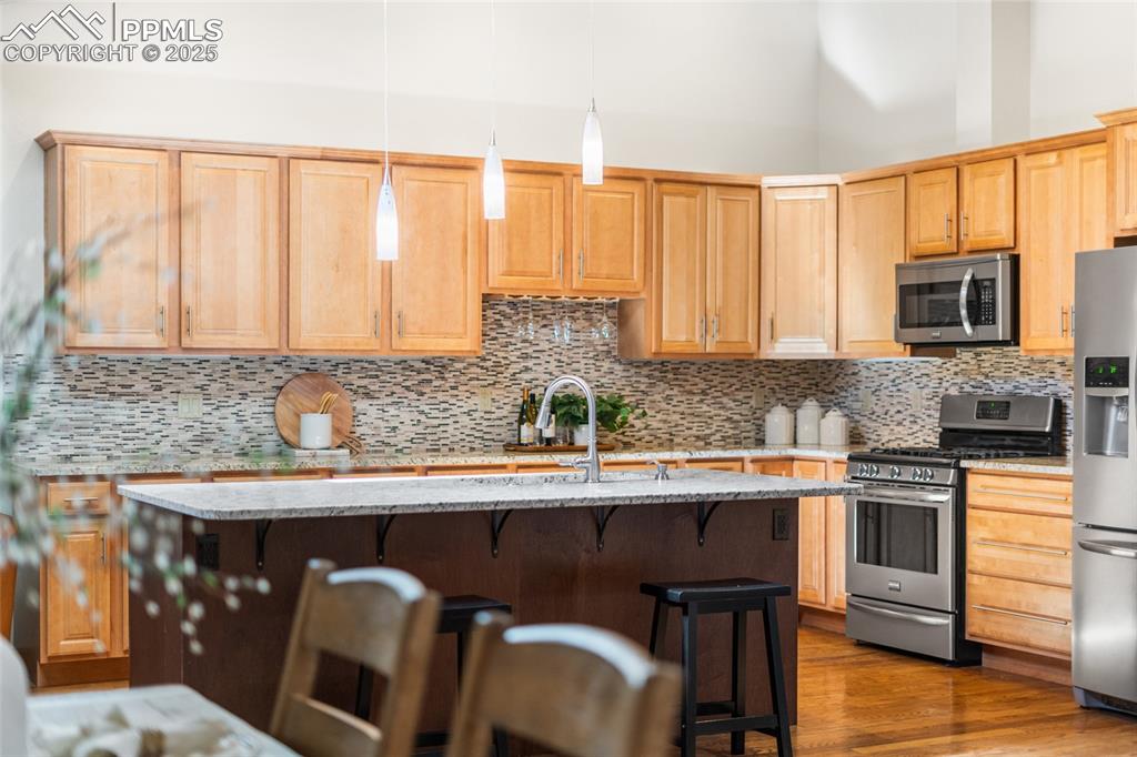 Image 7 of 36: Kitchen