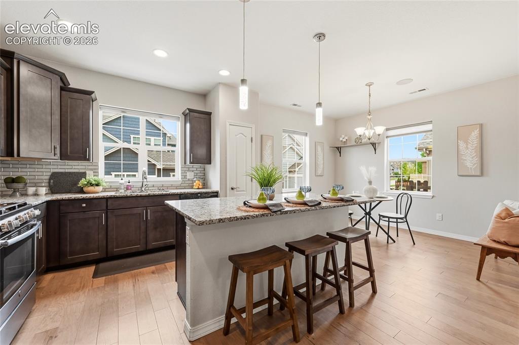 Image 10 of 50: Kitchen