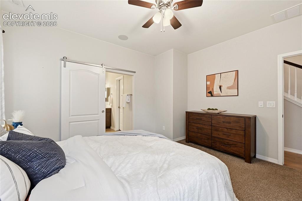 Image 18 of 50: Bedroom