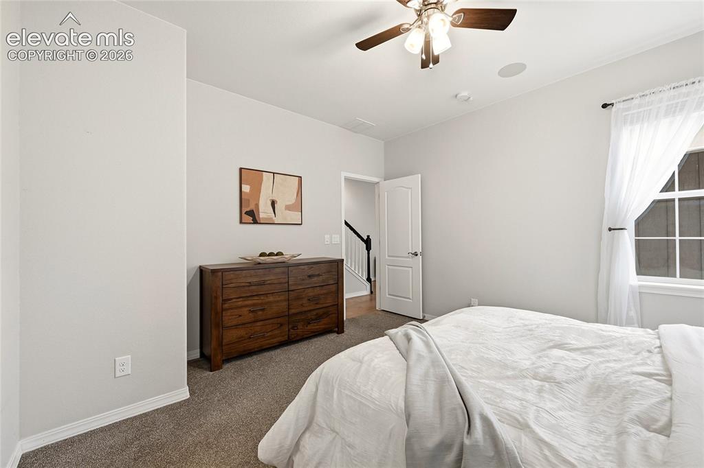 Image 19 of 50: Bedroom